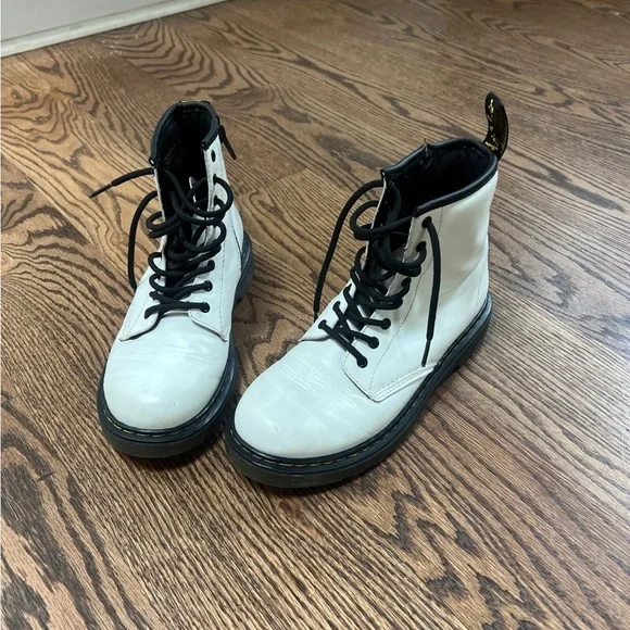 Big kid size 4 doc martens boots - Picture 1 of 6